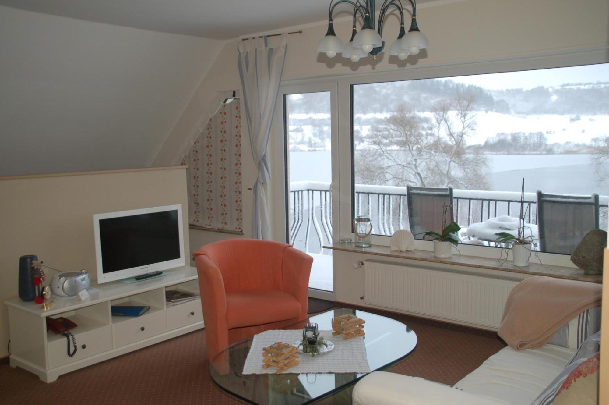 Hotel-Ferienwohnungen Cafe Maarblick Schalkenmehren Quarto foto