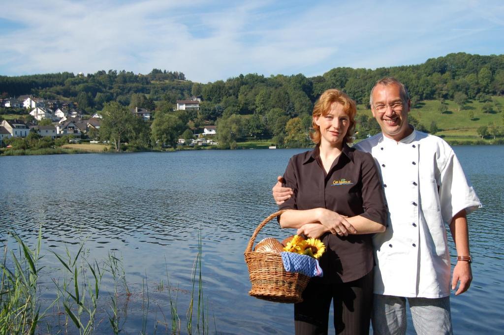 Hotel-Ferienwohnungen Cafe Maarblick Schalkenmehren Exterior foto