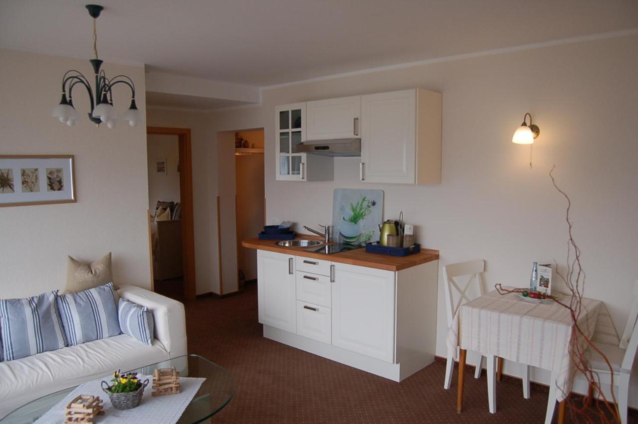 Hotel-Ferienwohnungen Cafe Maarblick Schalkenmehren Quarto foto